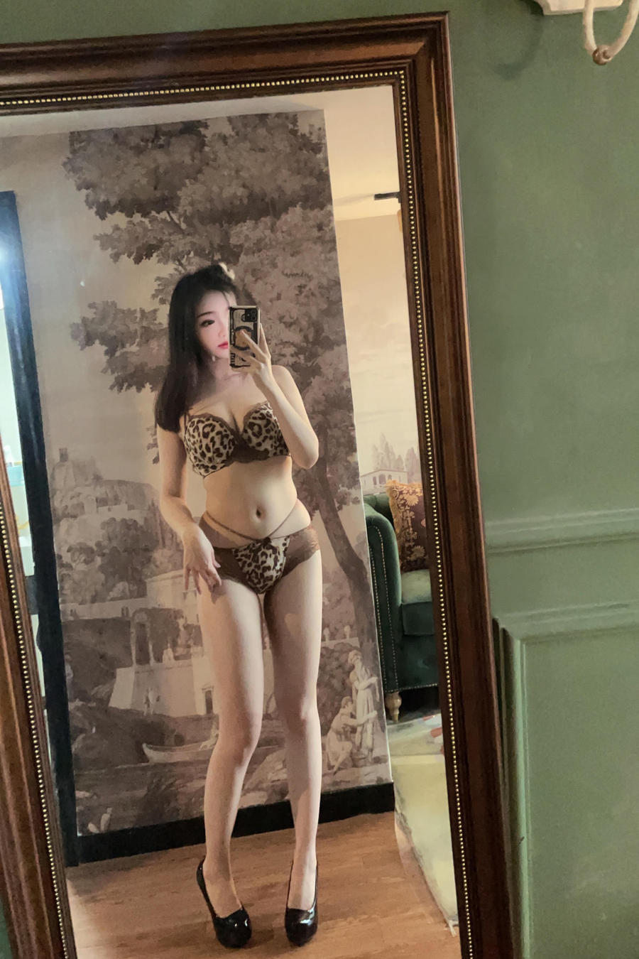 雪晴Astra情人节豹纹写真