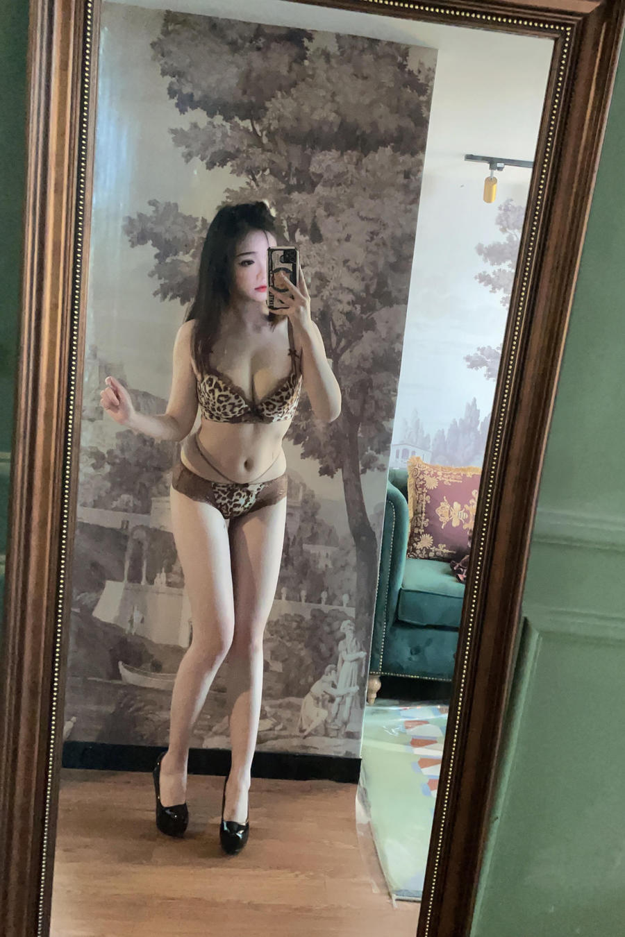 雪晴Astra情人节豹纹写真