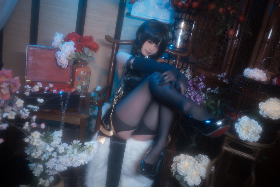 Quan冉有点饿cos碧蓝航线镇海旗袍